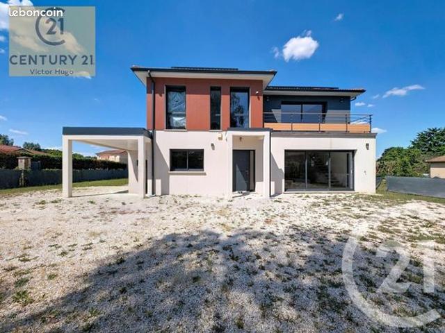 Maison 9 pièces 242 m²