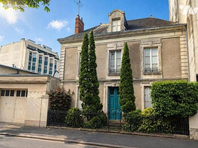 Maison 9 pièces 242 m²