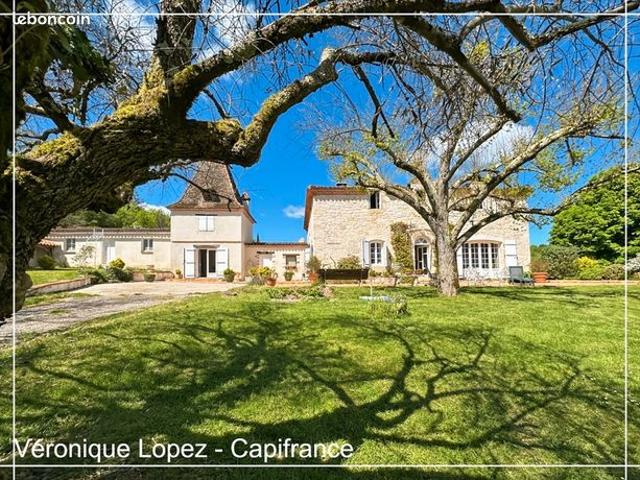 Maison 9 pièces 242 m²