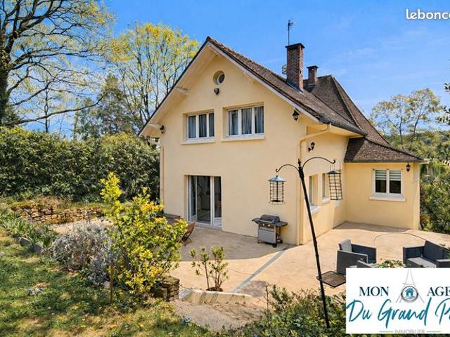 Maison 9 pièces 242 m²