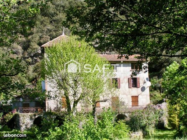Maison 9 pièces 242 m²