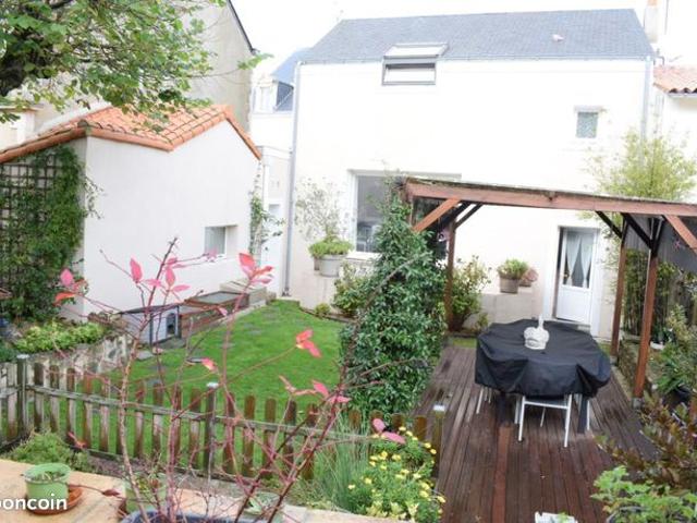 Maison 9 pièces 242 m²