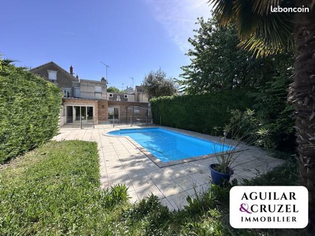 Maison 9 pièces 242 m²