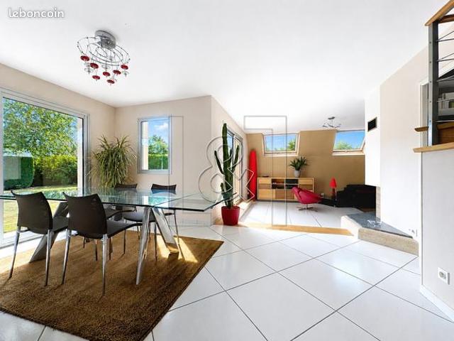 Maison 9 pièces 242 m²