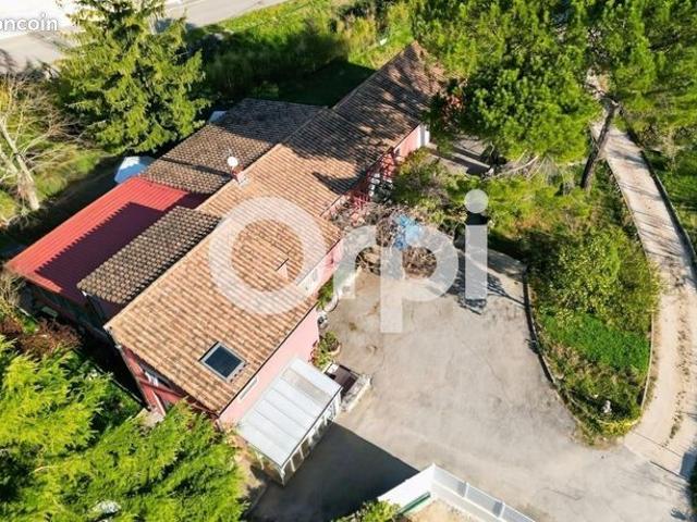 Maison 9 pièces 242 m²