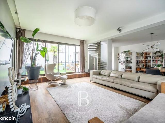 Maison 9 pièces 243 m²