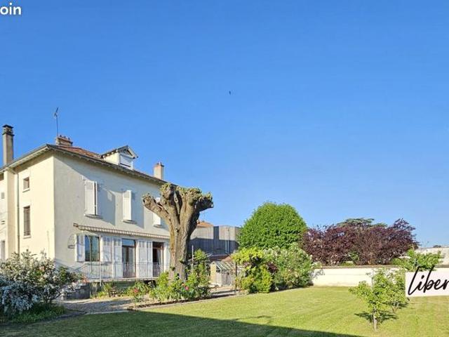 Maison 9 pièces 243 m²