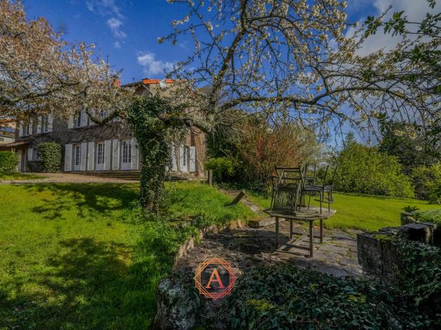 Maison 9 pièces 243 m²