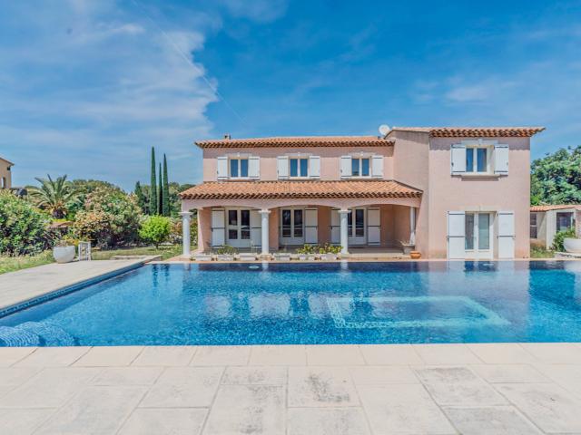 Maison 9 pièces 243 m²