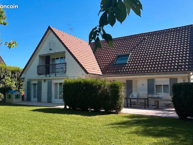 Maison 9 pièces 243 m²