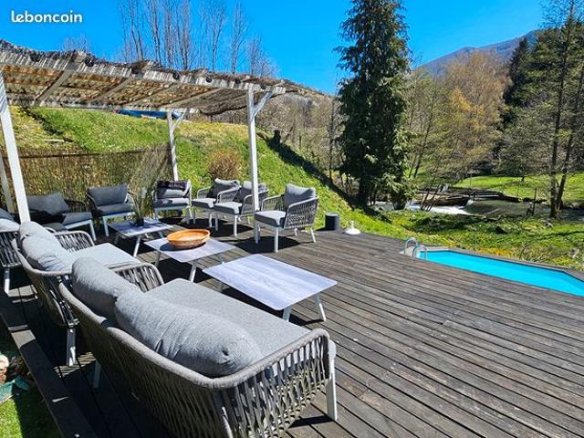 Maison 9 pièces 243 m²