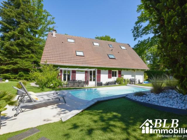 Maison 9 pièces 243 m²
