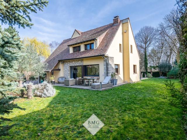 Maison 9 pièces 243 m²