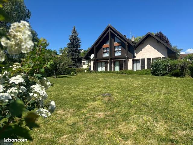 Maison 9 pièces 243 m²