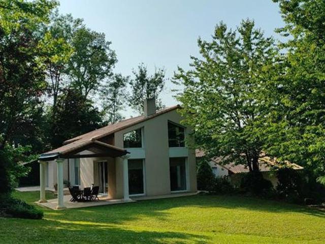 Maison 9 pièces 254 m²
