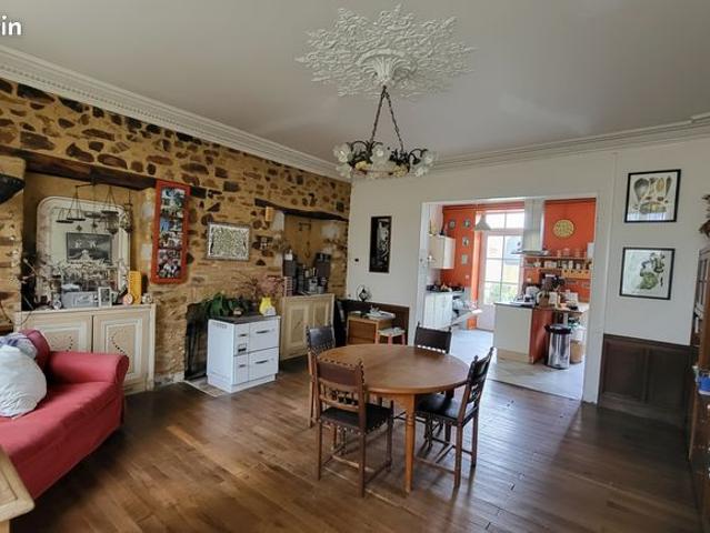 Maison 9 pièces 254 m²