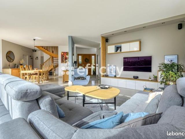 Maison 9 pièces 255 m²
