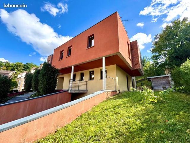 Maison 9 pièces 255 m²