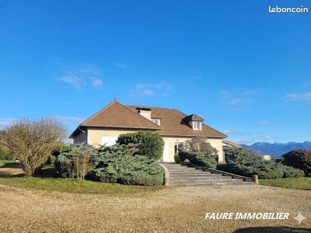 Maison 9 pièces 255 m²