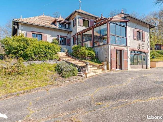 Maison 9 pièces 255 m²