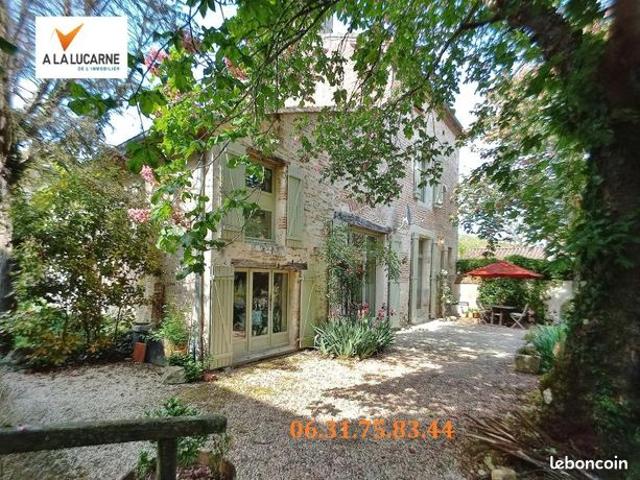 Maison 9 pièces 255 m²