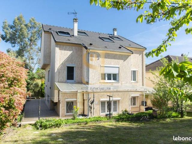 Maison 9 pièces 255 m²