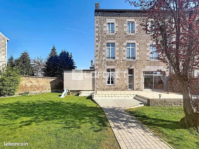 Maison 9 pièces 255 m²