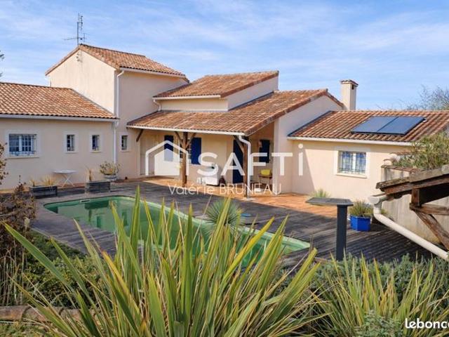 Maison 9 pièces 255 m²
