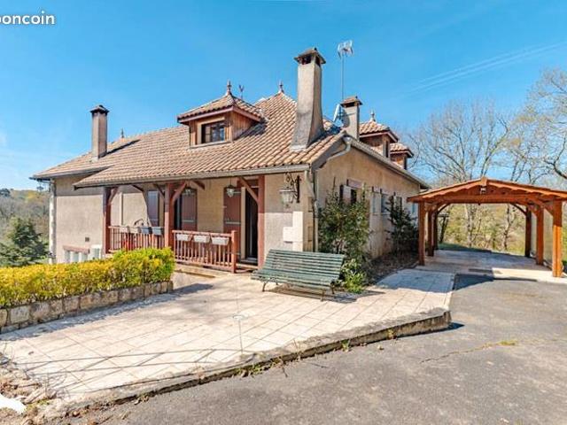 Maison 9 pièces 255 m²