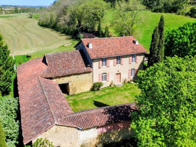 Maison 9 pièces 255 m²