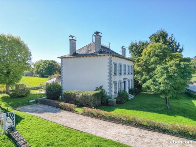 Maison 9 pièces 255 m²