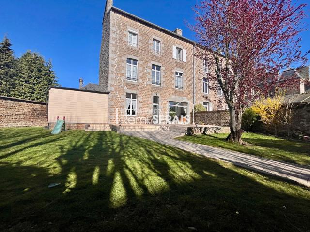 Maison 9 pièces 255 m²