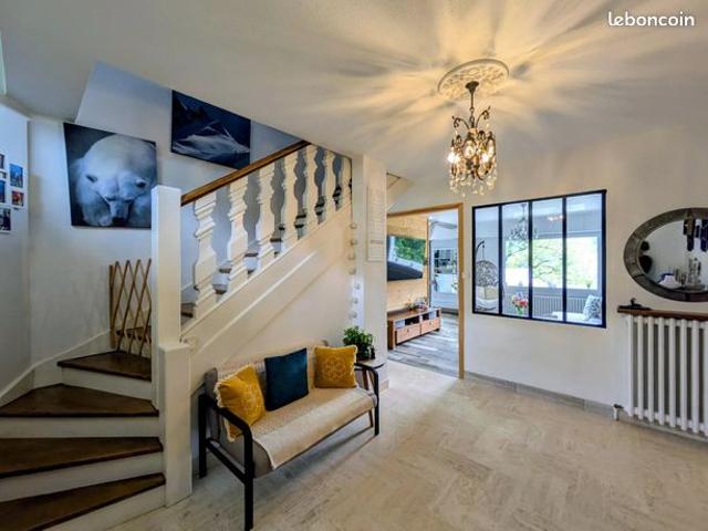 Maison 9 pièces 255 m²