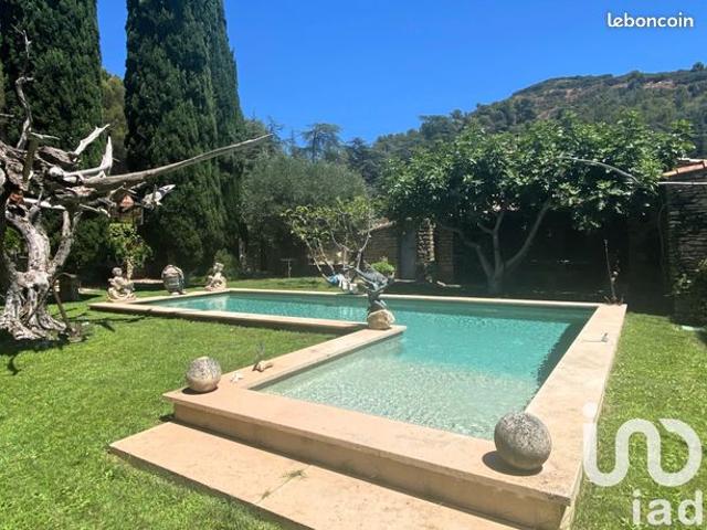 Maison 9 pièces 256 m²