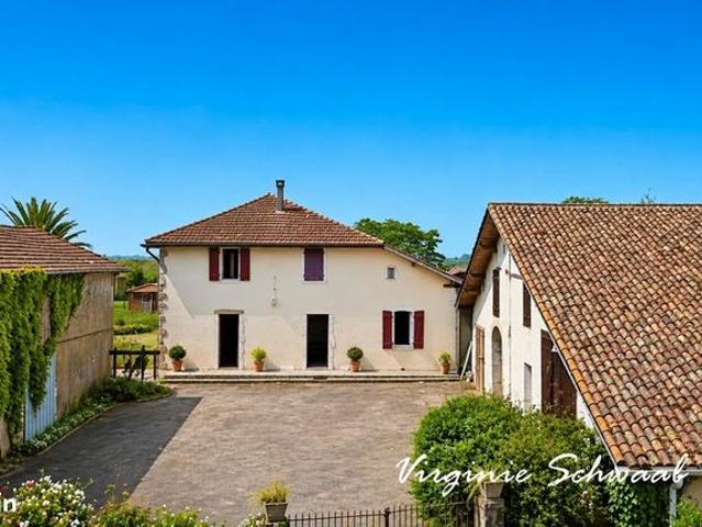 Maison 9 pièces 256 m²