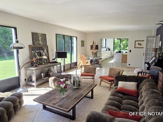 Maison 9 pièces 256 m²