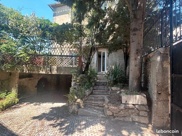 Maison 9 pièces 256 m²