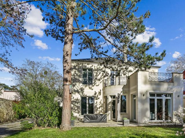 Maison 9 pièces 256 m²