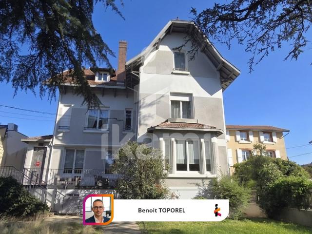 Maison 9 pièces 256 m²