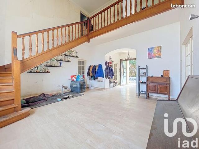 Maison 9 pièces 256 m²