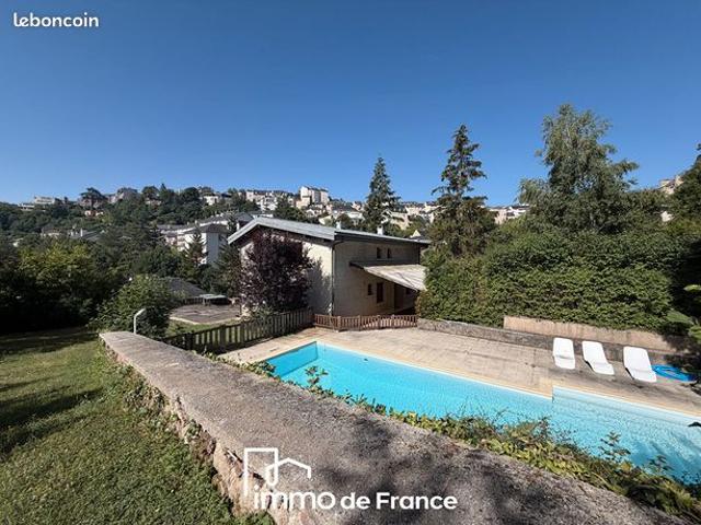 Maison 9 pièces 256 m²