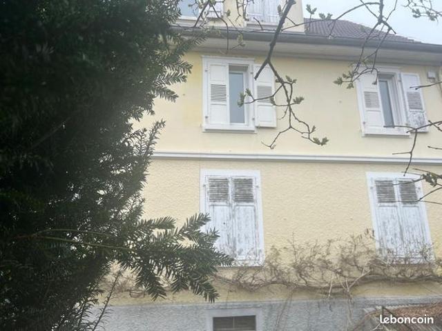 Maison 9 pièces 256 m²