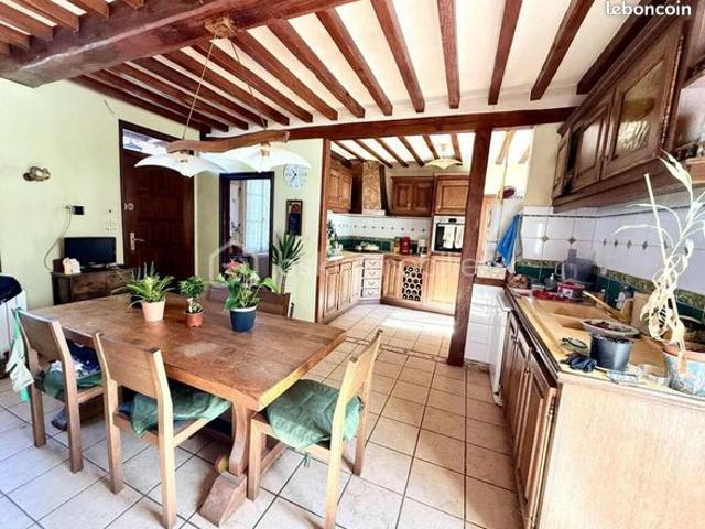 Maison 9 pièces 256 m²