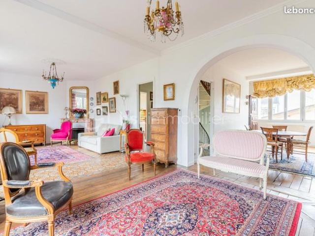 Maison 9 pièces 257 m²