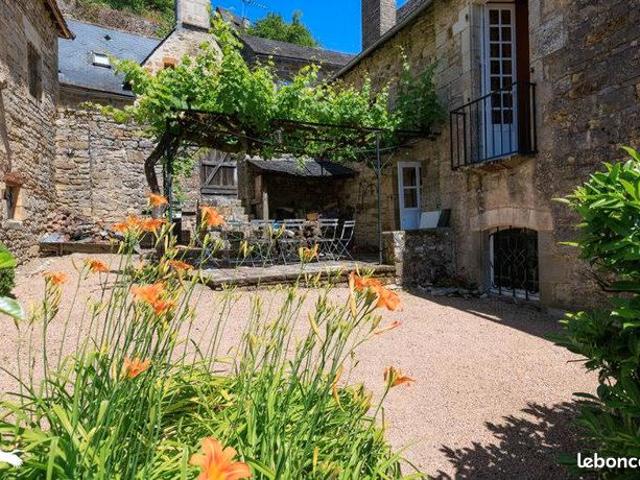Maison 9 pièces 257 m²