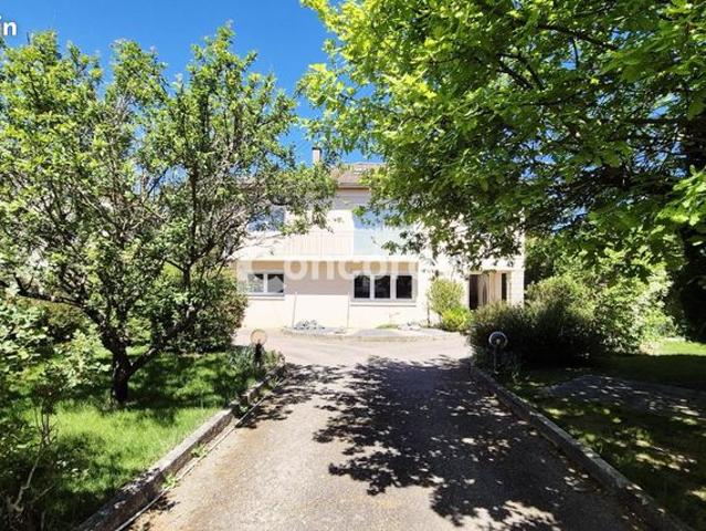 Maison 9 pièces 257 m²