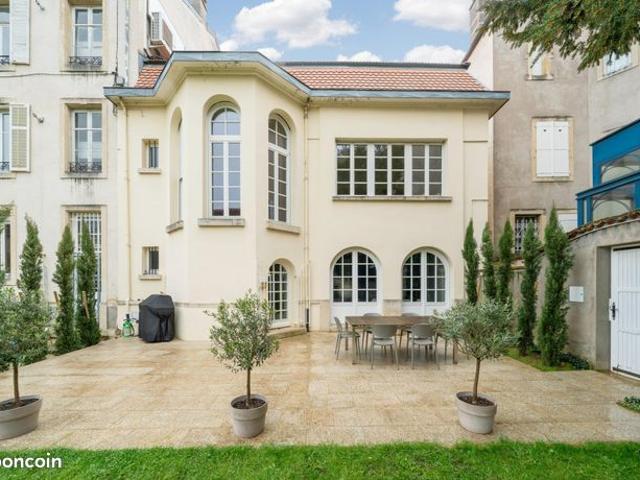 Maison 9 pièces 257 m²