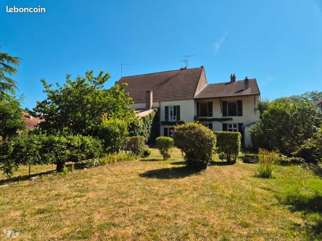 Maison 9 pièces 258 m²