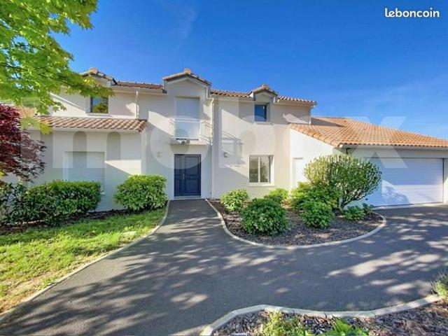Maison 9 pièces 258 m²