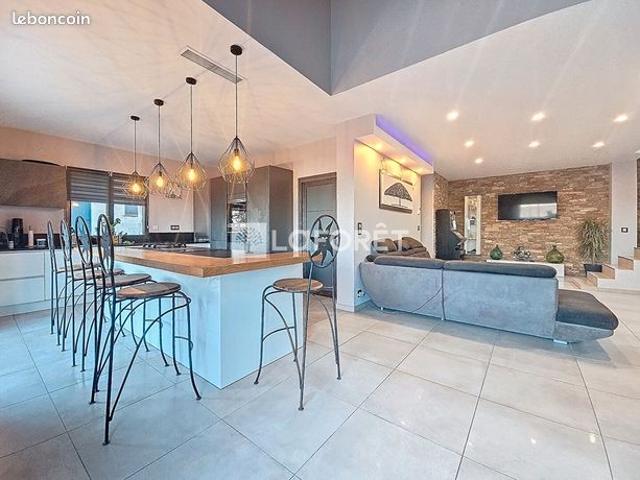 Maison 9 pièces 258 m²